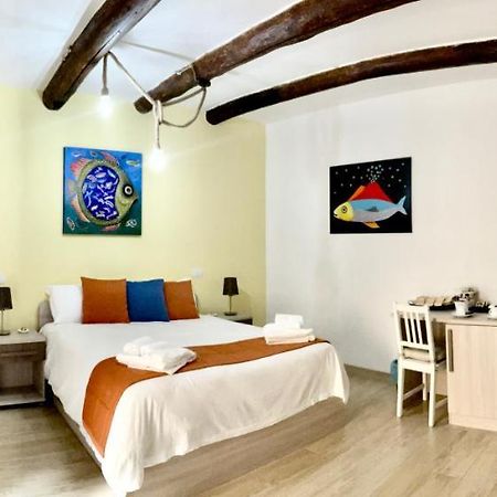 'A Room De' Scugnizzi Наполи Екстериор снимка