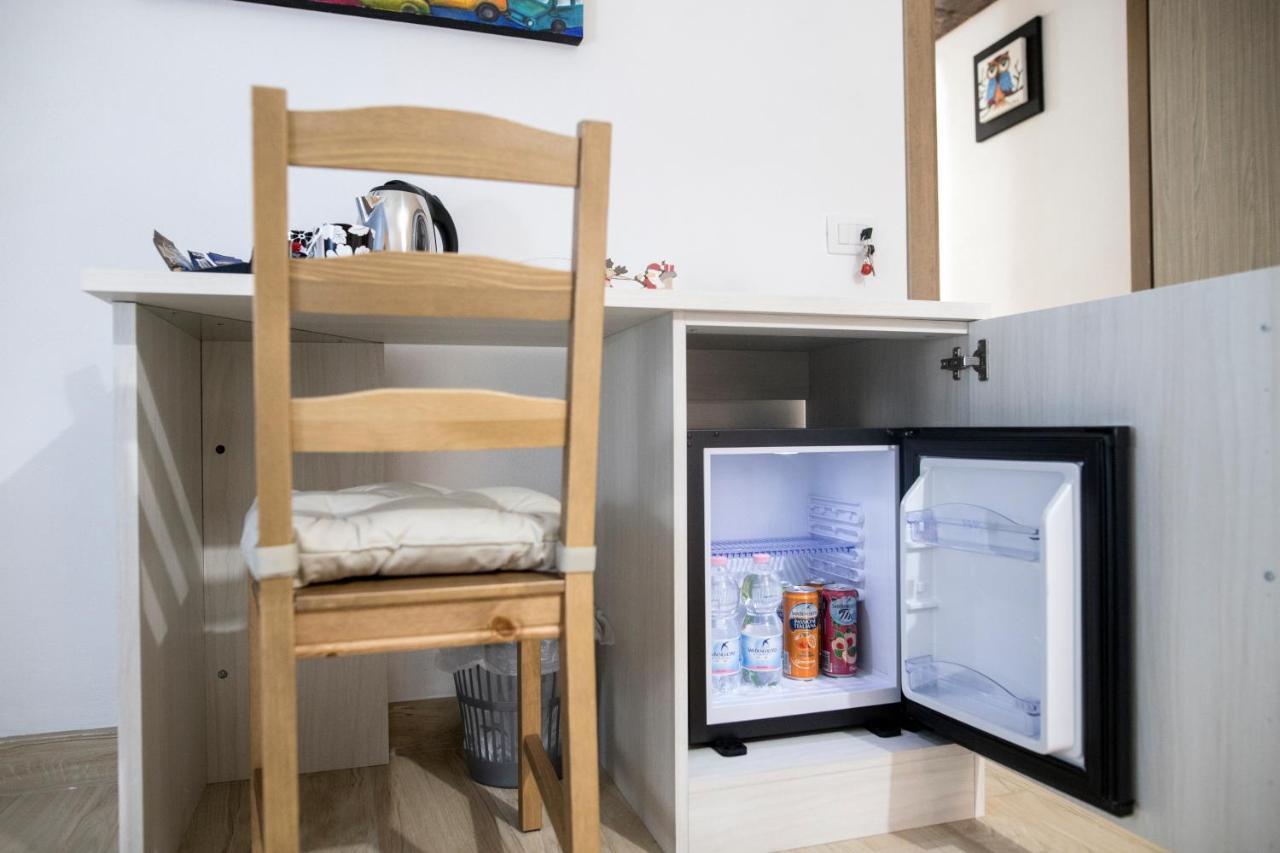 'A Room De' Scugnizzi Наполи Екстериор снимка