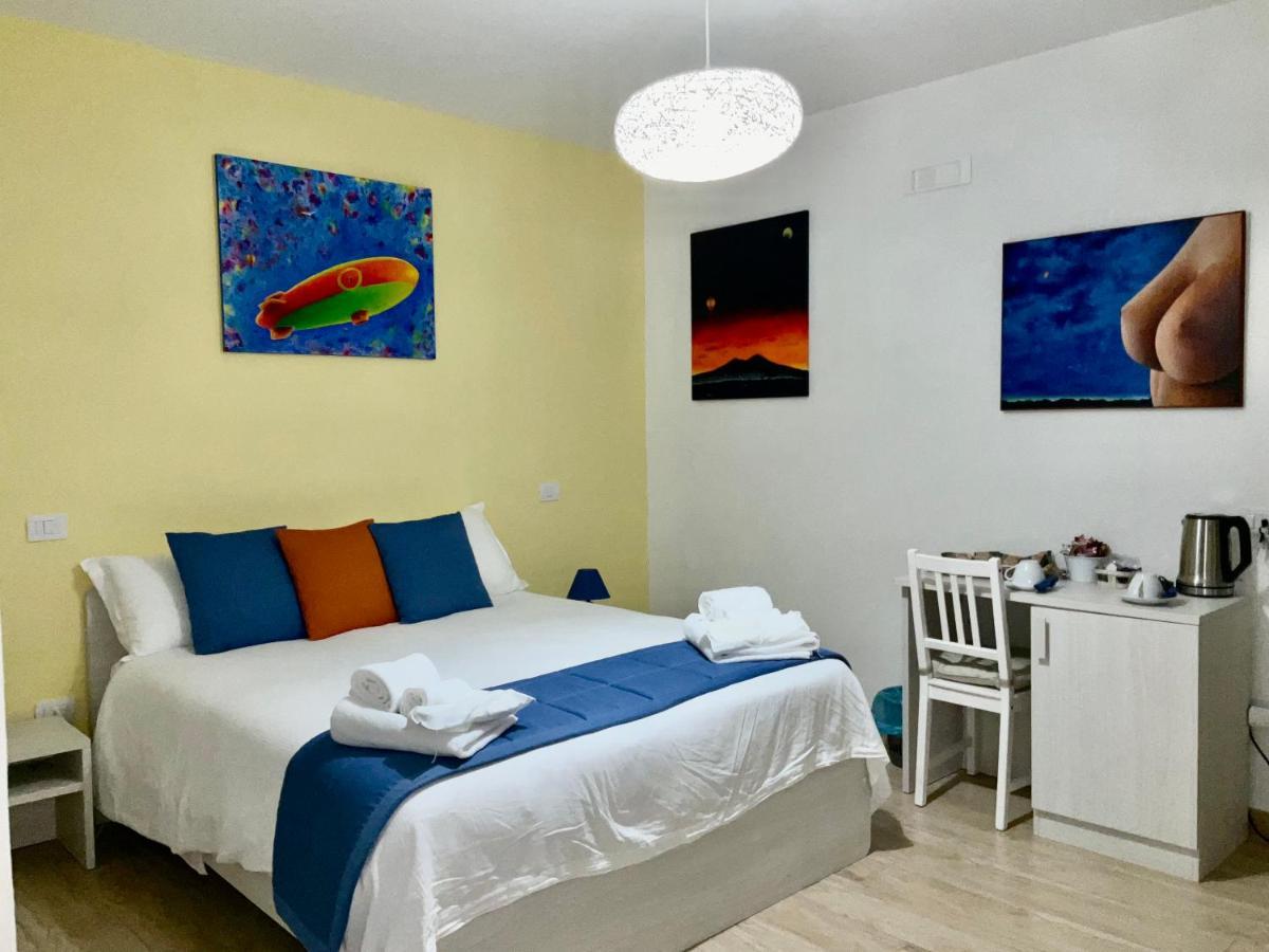 'A Room De' Scugnizzi Наполи Екстериор снимка
